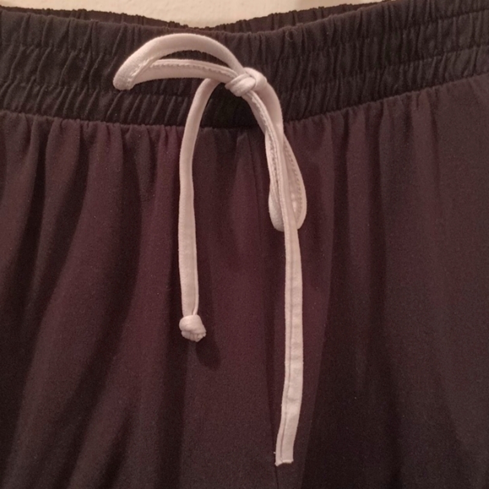 Shorts - Picture 3 of 5